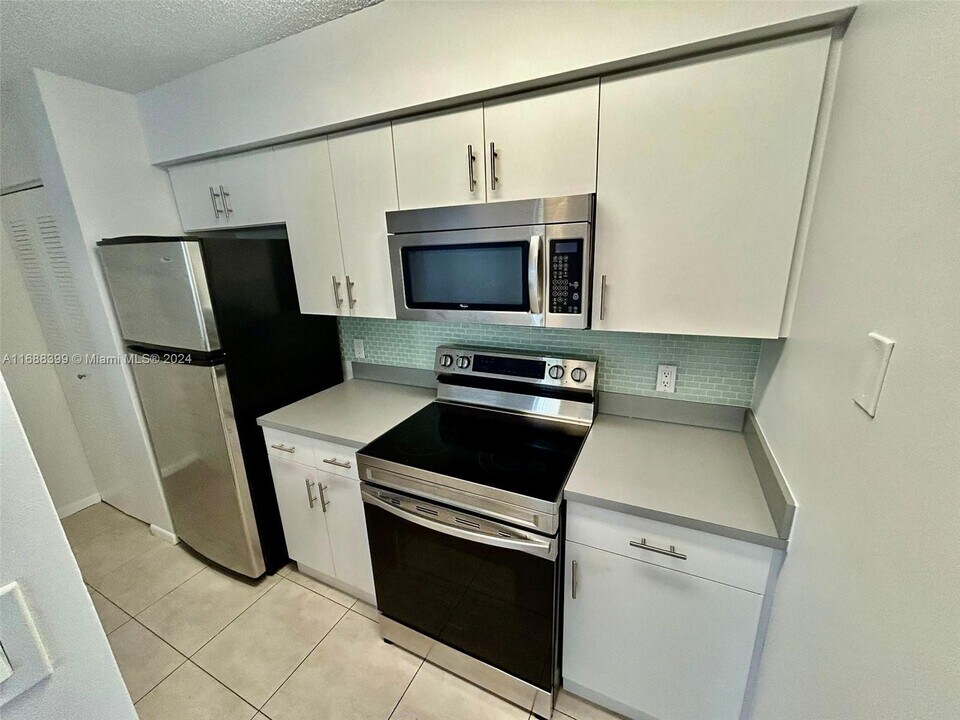 510 S Park Rd-Unit -25-10 in Hollywood, FL - Building Photo