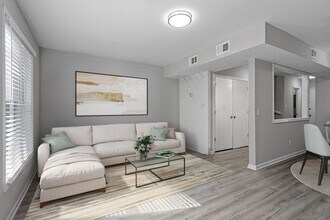 705 S Moore St in Clayton, NC - Building Photo - Building Photo