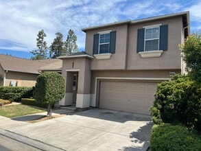 3621 W Pomegranate Ln in Fresno, CA - Building Photo - Building Photo