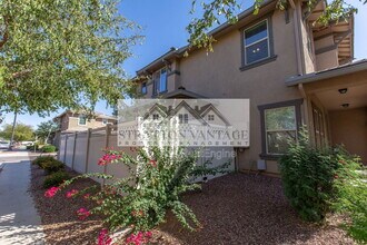 928 S Hawk Ln in Gilbert, AZ - Building Photo - Building Photo