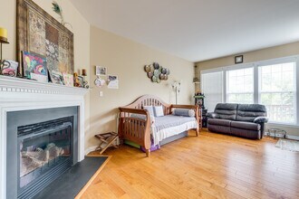 2457 Silk Ct in Herndon, VA - Foto de edificio - Building Photo