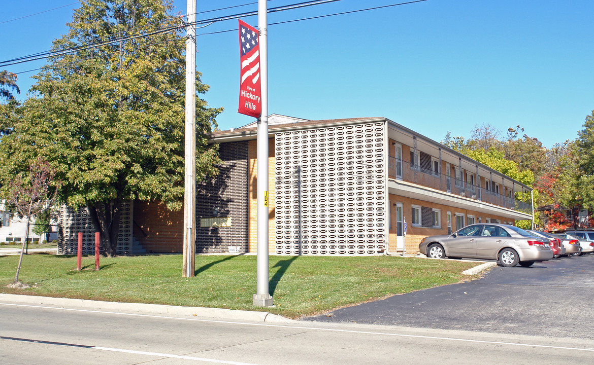 8512 W 87th St in Hickory Hills, IL - Building Photo