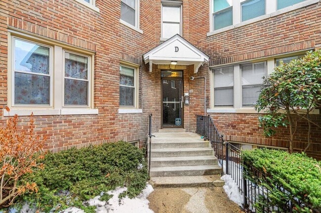 property at 1725 Lanier Pl NW