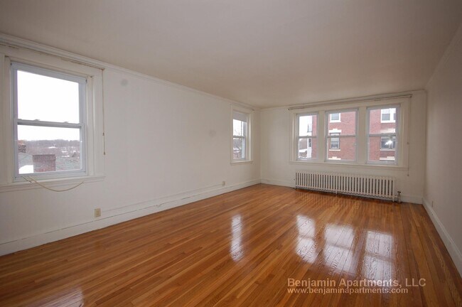 2045 Commonwealth Ave, Unit 47 in Boston, MA - Building Photo - Building Photo