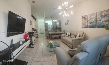 6743 NW 192nd Ln in Hialeah, FL - Building Photo - Building Photo