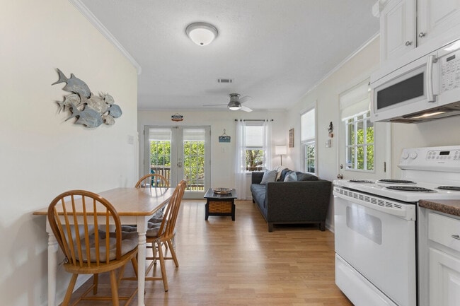 312 Water St in Waveland, MS - Building Photo - Building Photo