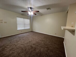 4922 Hilltop Field Dr in San Antonio, TX - Building Photo - Building Photo