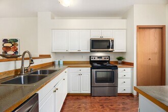 17827 80th Ave NE in Kenmore, WA - Building Photo - Building Photo