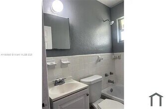 11850 SW 212th St in Miami, FL - Building Photo - Building Photo
