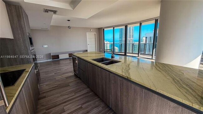 801 S Miami Ave in Miami, FL - Building Photo - Building Photo