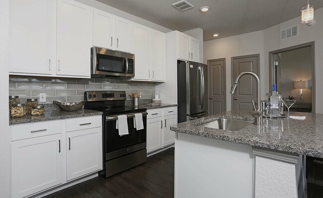 Avana Parkway in Orlando, FL - Building Photo - Building Photo