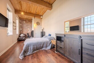 52 Lawrence Dr in Lowell, MA - Building Photo - Building Photo