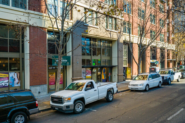 Broadway Grand Phase I in Oakland, CA - Foto de edificio - Building Photo