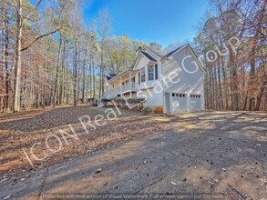 4945 Brownsville Rd in Powder Springs, GA - Foto de edificio - Building Photo