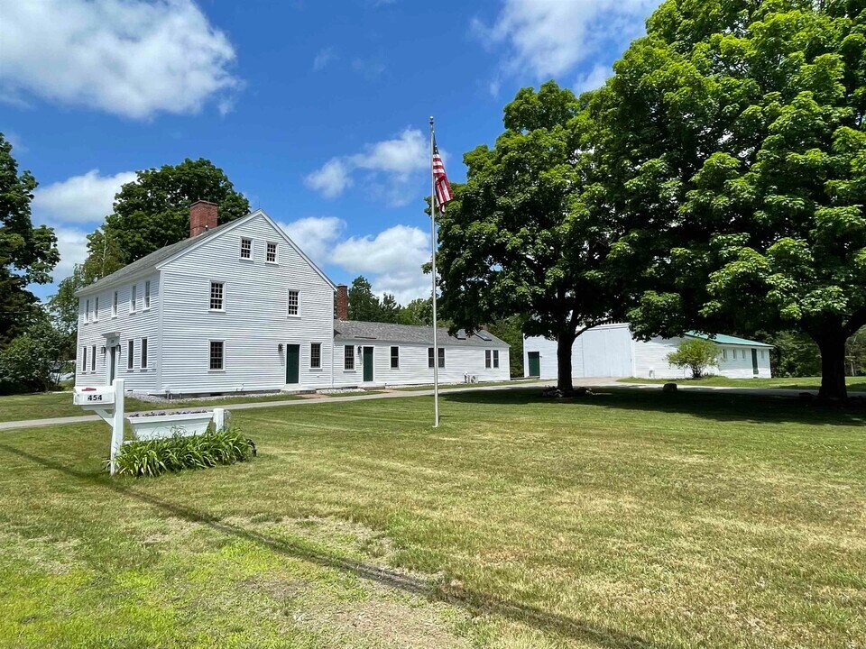 454 Main St in Fremont, NH - Building Photo
