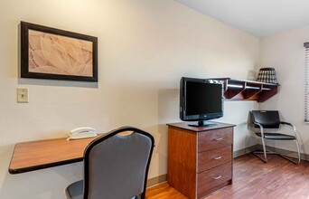 Furnished Studio in Colorado Springs, CO - Foto de edificio - Building Photo