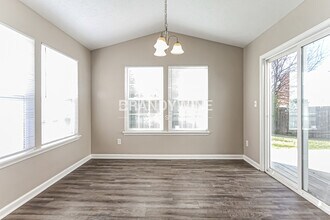 16720 Yeoman Way in Westfield, IN - Foto de edificio - Building Photo