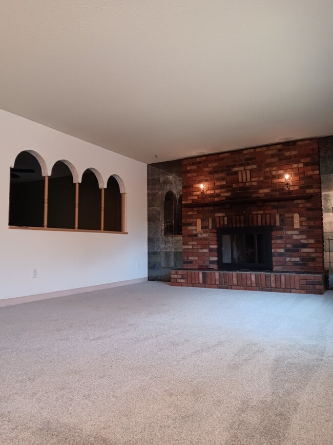 property at 2479 Malletts Bay Ave