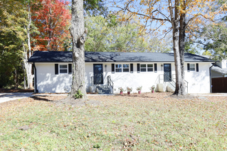 204 W Corbin St in Hillsborough, NC - Building Photo - Building Photo