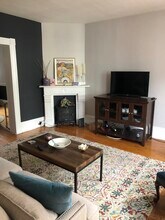 29 Winthrop St, Unit Apt #1 in Boston, MA - Building Photo - Building Photo