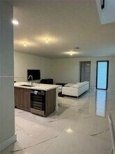10376 NW 76th Ter in Doral, FL - Building Photo - Building Photo