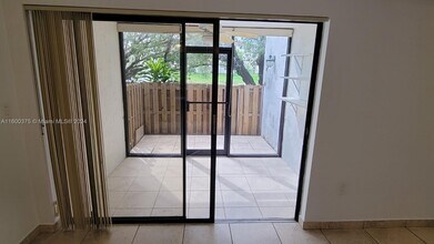 9433 Fontainebleau Blvd, Unit 104 in Miami, FL - Building Photo - Building Photo