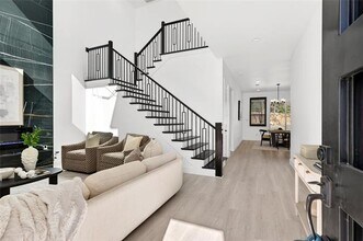 531 W Laureland Rd in Dallas, TX - Building Photo - Building Photo