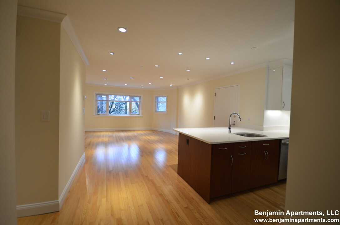 1420 Beacon St, Unit 3 in Brookline, MA - Foto de edificio