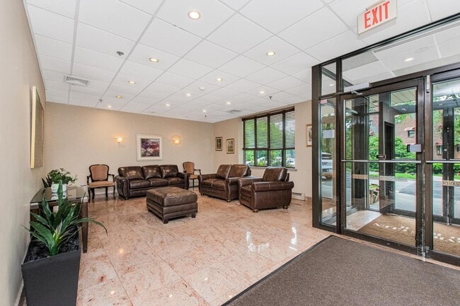 1374 Midland Ave in Yonkers, NY - Building Photo - Building Photo