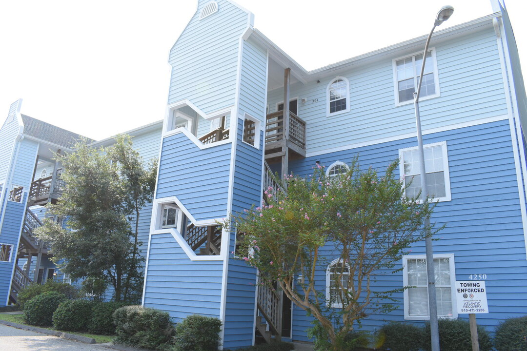 4250 Wilshire Blvd, Unit 204-A in Wilmington, NC - Foto de edificio