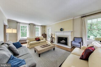 5809 Grosvenor Ln in Bethesda, MD - Foto de edificio - Building Photo