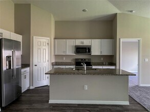 12921 Twin Bridges Dr in Riverview, FL - Building Photo - Building Photo