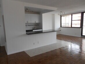 280 Marin Blvd, Unit 17T in Jersey City, NJ - Building Photo - Building Photo