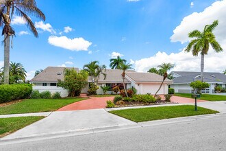 10391 Boca Woods Ln in Boca Raton, FL - Building Photo - Building Photo