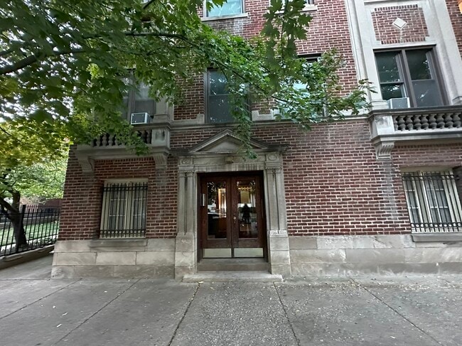 property at 5114 S Woodlawn Ave