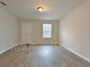 6110 Dunmire Ave in Jacksonville, FL - Foto de edificio - Building Photo