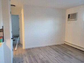 409 4th St NE, Unit 1 in Mitchellville, IA - Building Photo - Building Photo