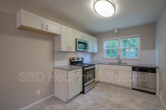 10104 Bellaire Ave in Kansas City, MO - Building Photo - Building Photo