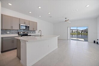 11708 Glenside Ter in Palmetto, FL - Building Photo - Building Photo
