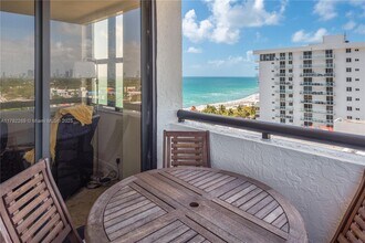 2555 Collins Ave in Miami Beach, FL - Building Photo - Building Photo