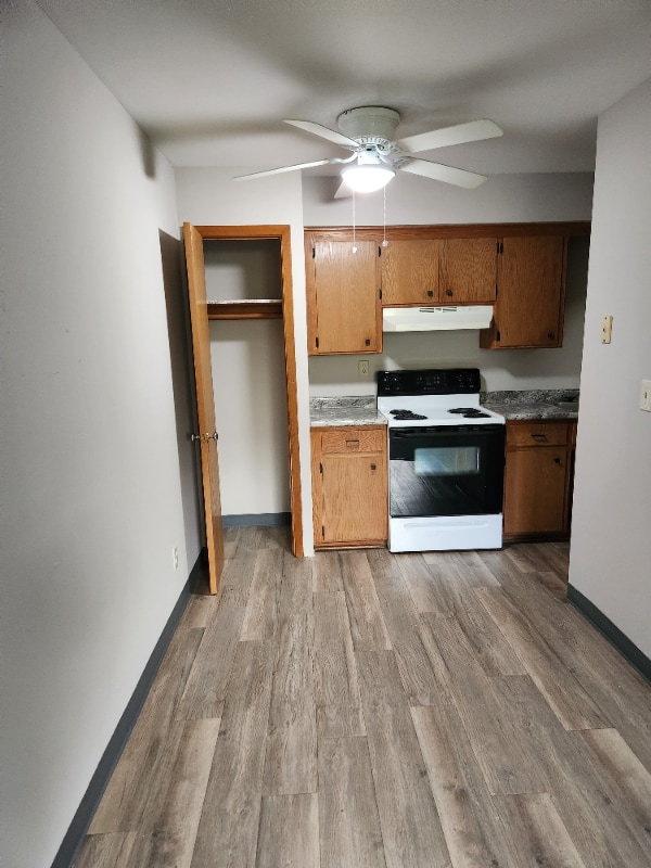 N86W16351-W16351 Appleton Ave, Unit 25 in Menomonee Falls, WI - Building Photo - Building Photo