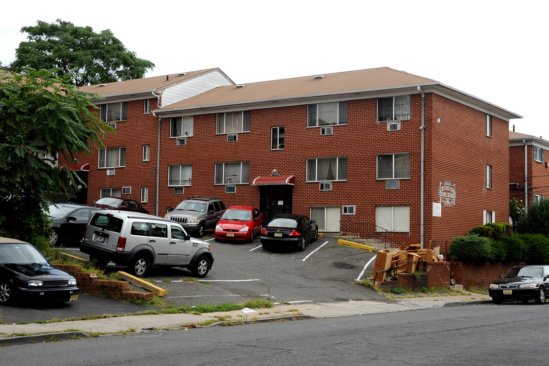 100 Mills Rd in Irvington, NJ - Building Photo