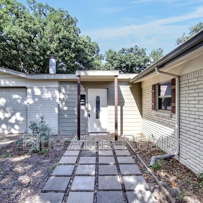 1520 Sunnybrook Dr in Irving, TX - Building Photo - Building Photo
