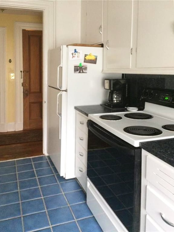 45 Ayrault St, Unit #6 in Newport, RI - Building Photo - Building Photo