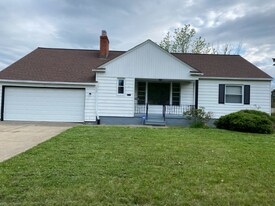 20730 Patterson Pkwy in Highland Hills, OH - Building Photo
