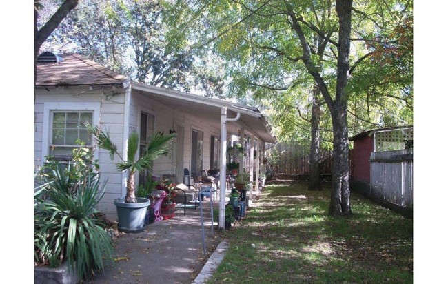 7571 Twin Oaks Ave in Citrus Heights, CA - Foto de edificio - Building Photo