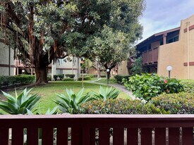 1030 W MacArthur Blvd, Unit 83 in Santa Ana, CA - Building Photo