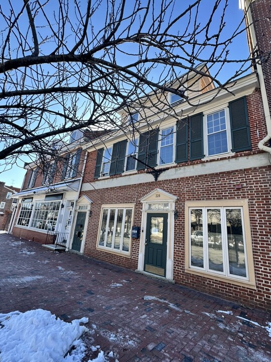 328 High St, Unit 2B in Burlington, NJ - Building Photo