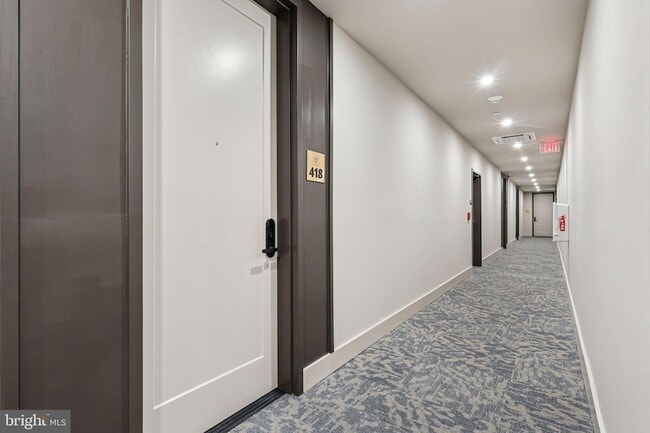 30 W Allens Ln, Unit 218 in Philadelphia, PA - Foto de edificio - Building Photo