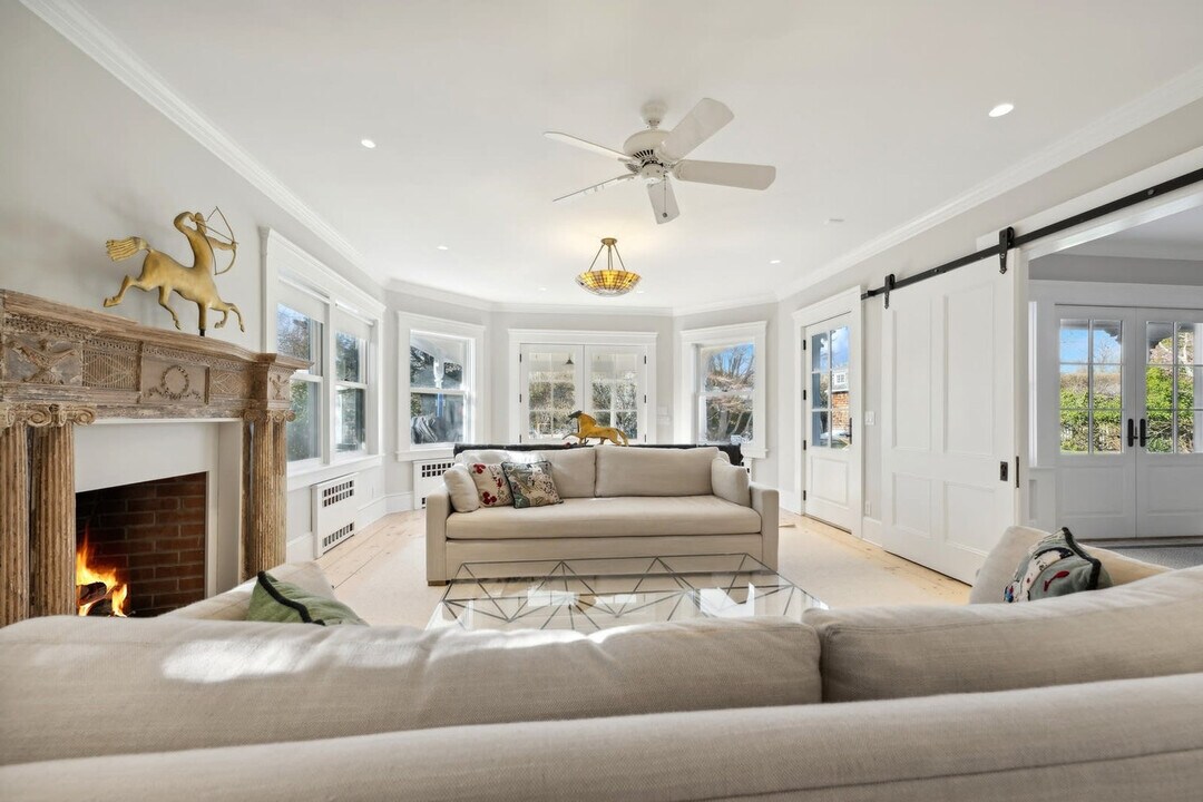 55 Post Crossing-Unit -ID1023426P in Southampton, NY - Building Photo